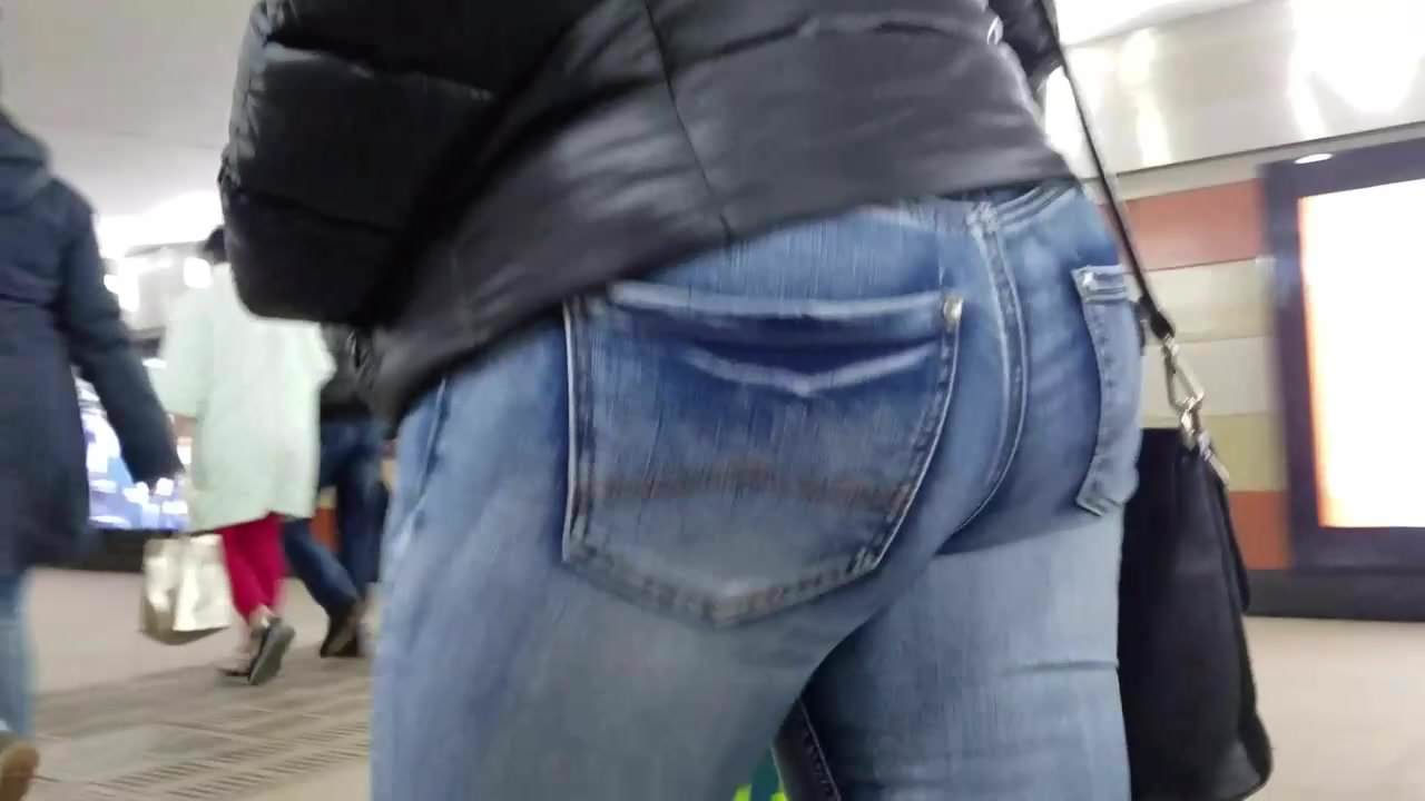 Good ass in tight jeans