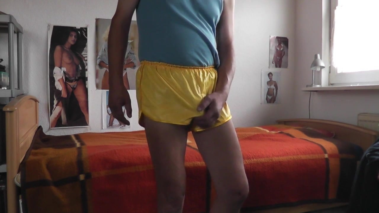 gelbe shorts und wetlook string 2