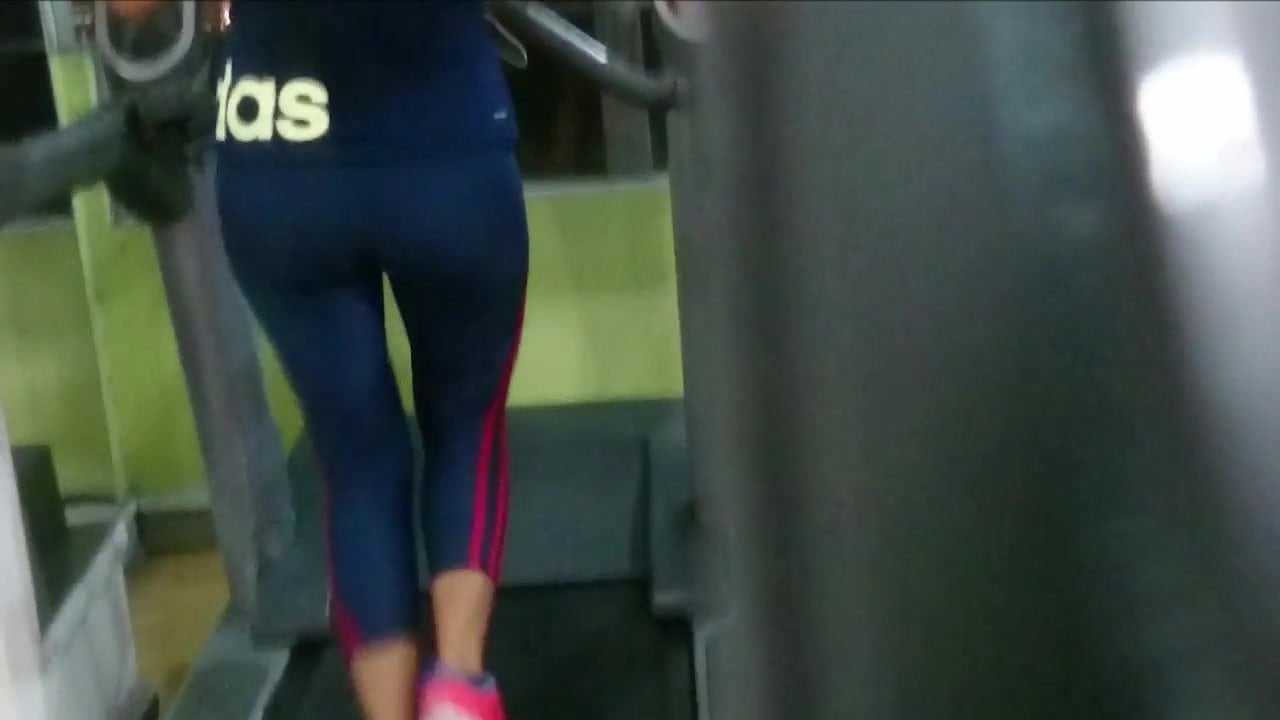 delicious ass in gym 