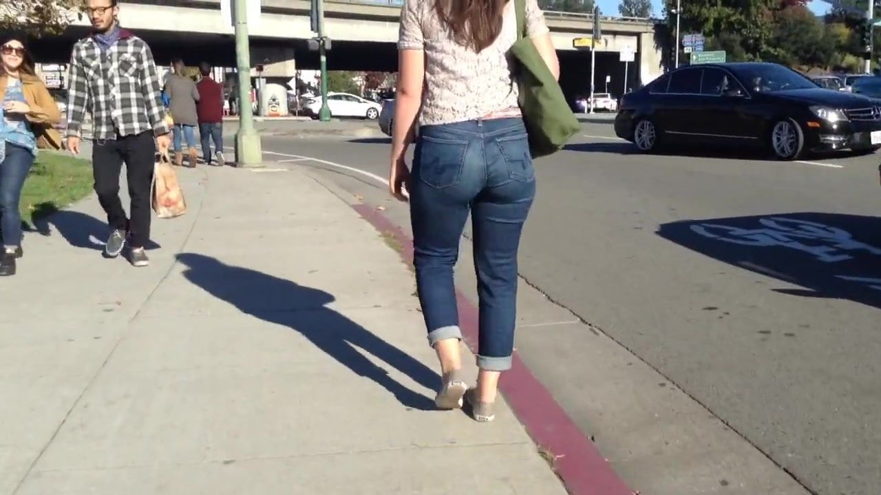 Amazing white girl booty in jeans