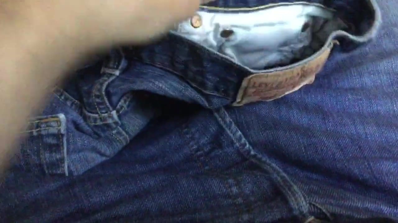 Small jerk in Levis 501 jeans Cumshot