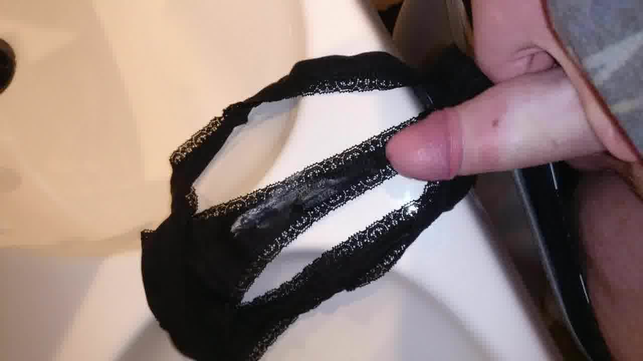 quick cum on a dirty panty