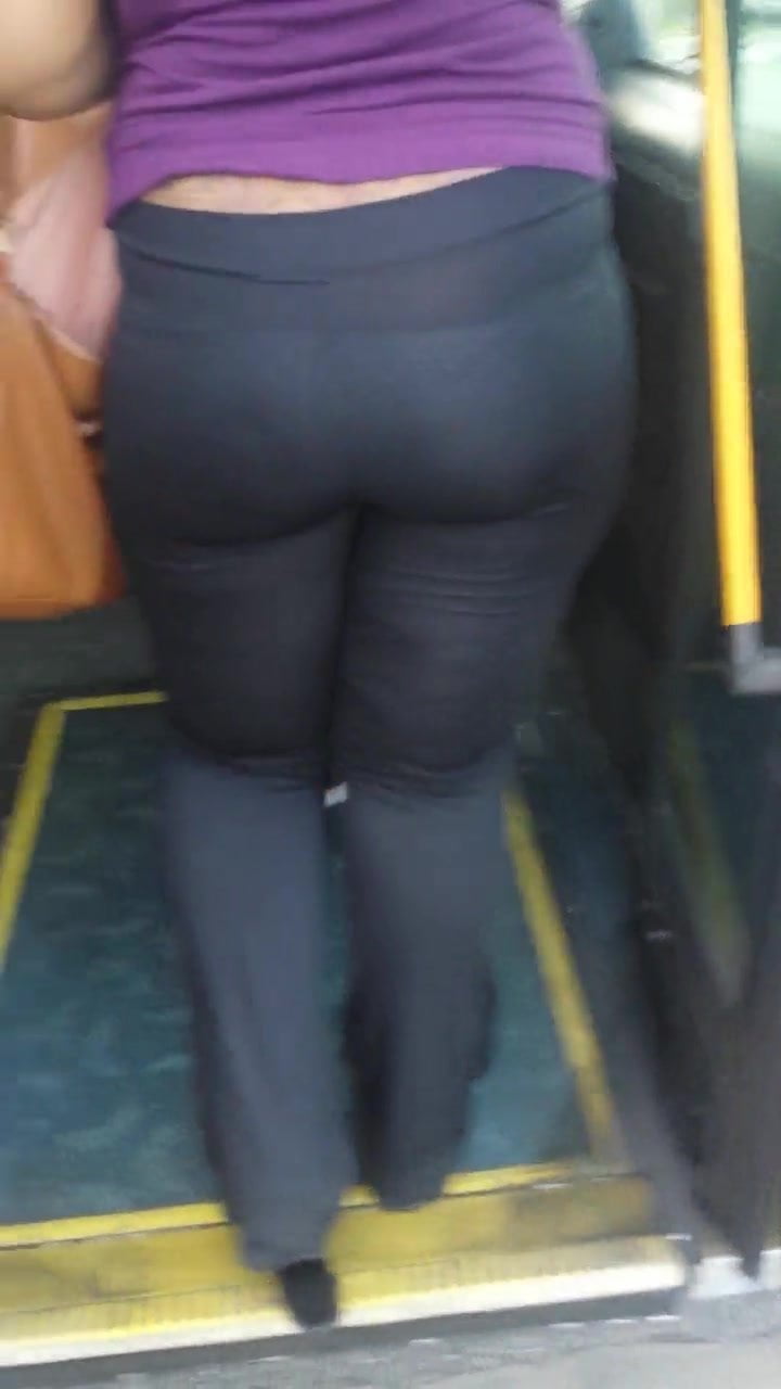 candid bus stop booty 
