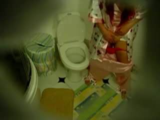 Teen Girl Masturbete In Her Bathroom