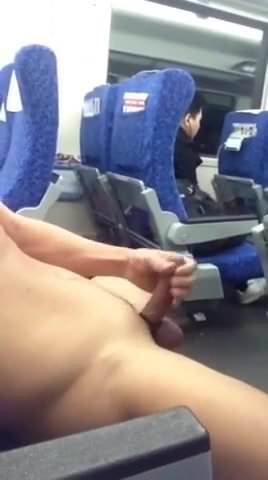 asian casually wanking in train (1'32'')