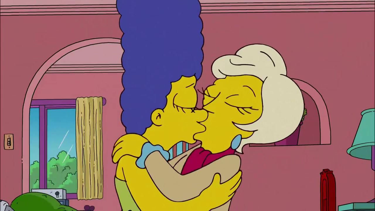 The Simpsons - Lindsey Naegle Kiss Marge Simpson