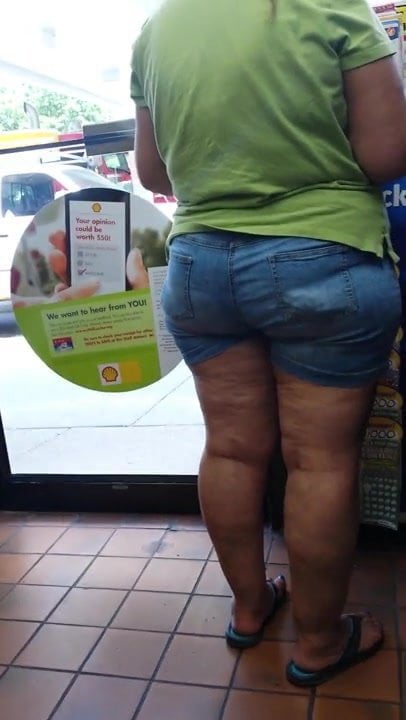 candid culona mature pawg tight shorts cellulite