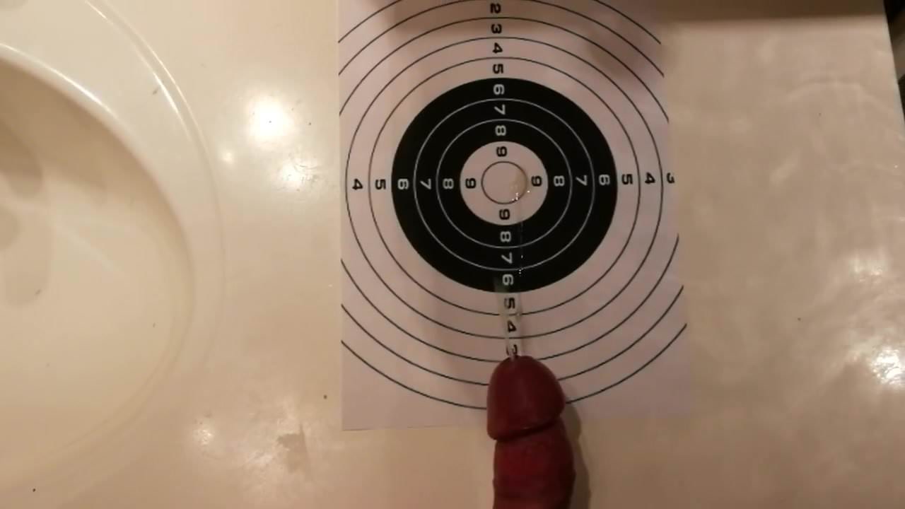 Shooting huge cumshot on target 