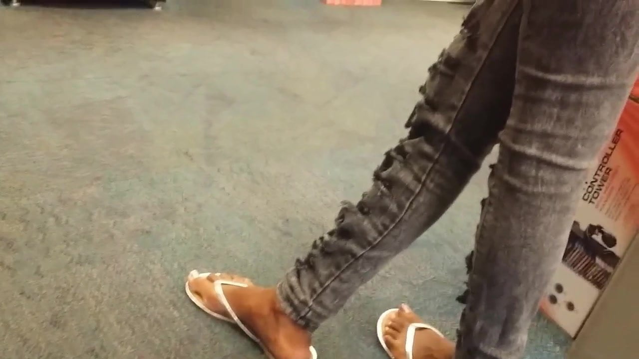 ebony feet candid 2