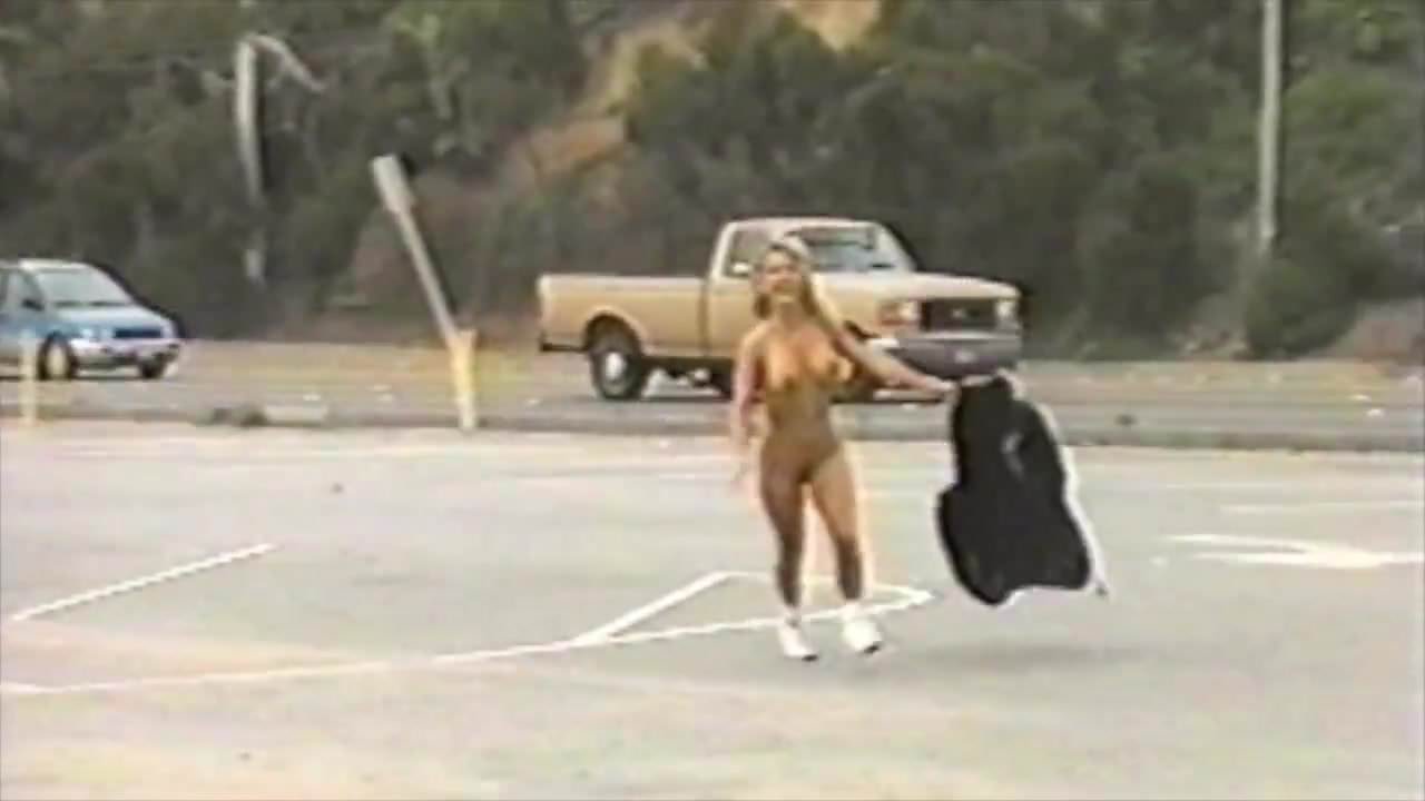 Marilyn Star does naked cartwheels by busy road