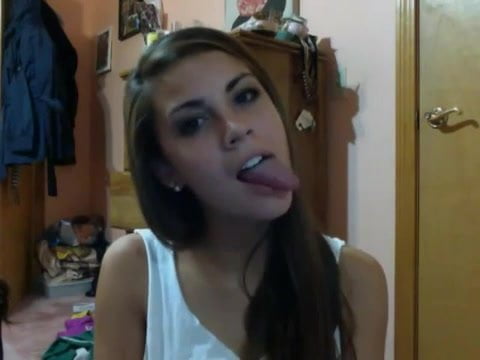amateur hot teen brunette makes her tongue dance
