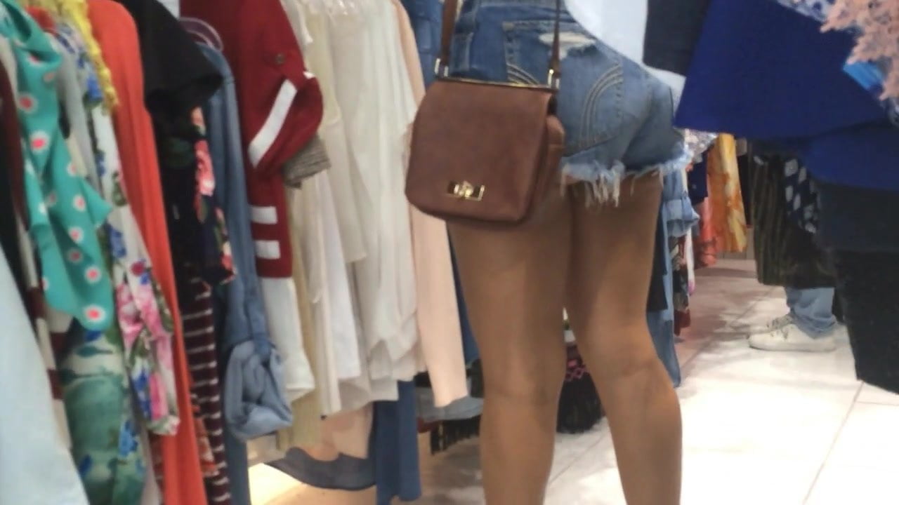 Teen Beauty Booty Cheeks in Jeans