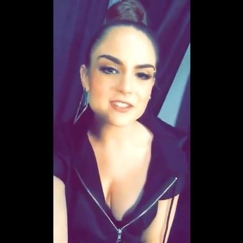 Jojo - Sexy Cleavage Snippets