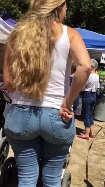 PAWG  IN TIGHT  FITTING  JEANS