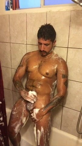 Str8 daddy in the shower