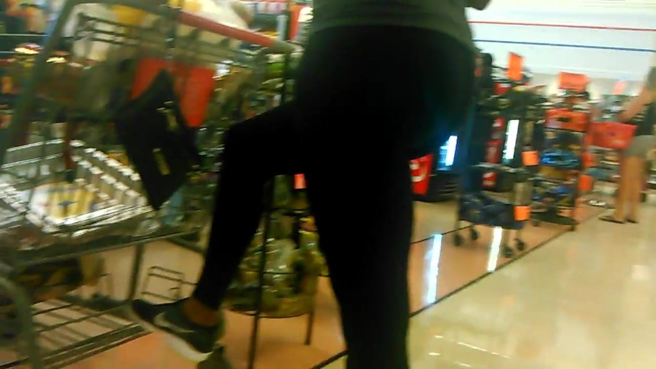 Shapely chick in leggings at the grocery store