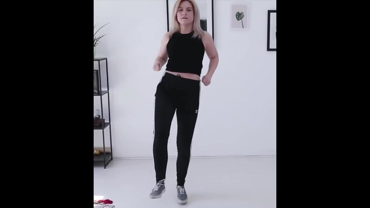 Kelly Missesvlog tanzt 