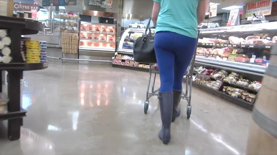 Candid MILF - Tight booty in blue spandex