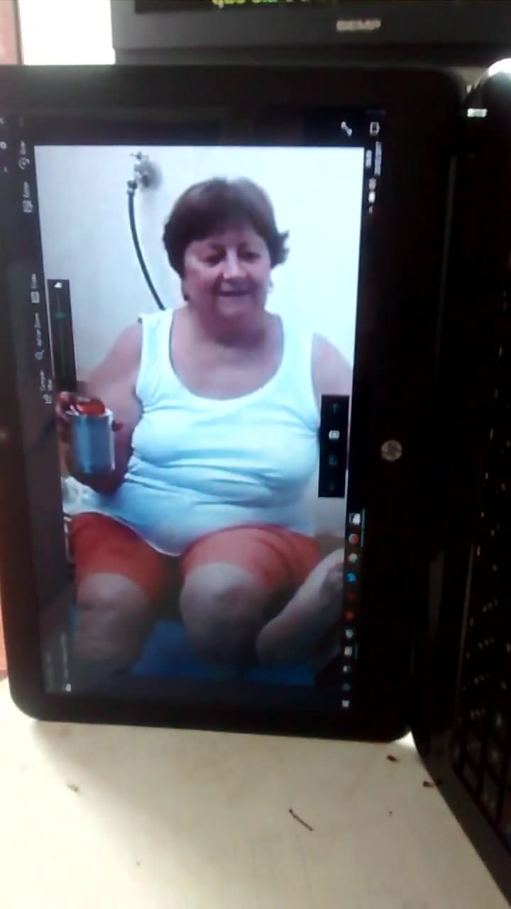 Sexy granny masurbate in front of cam