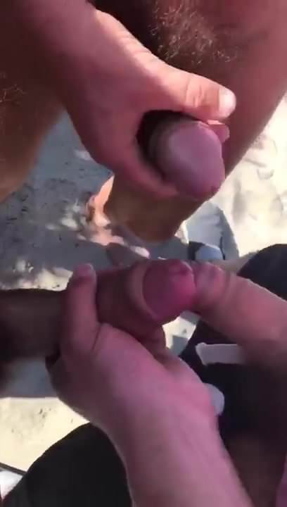 Tre cazzoni in spiaggia
