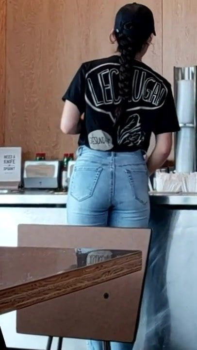 Candid College Ass in Jeans