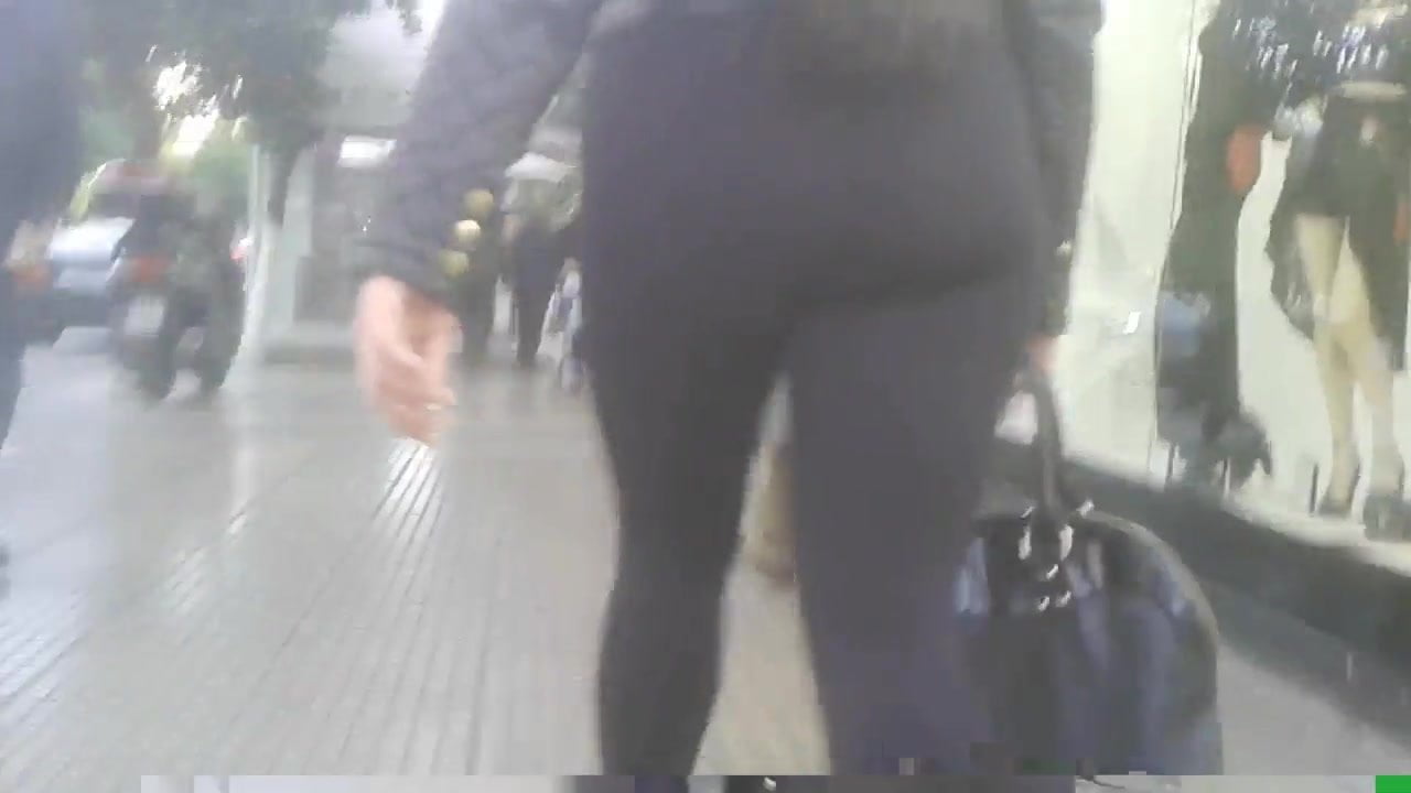 round greek candid ass in leggings.hidden cam.voyeur