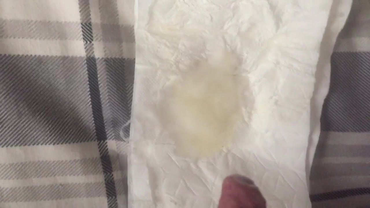 Cumming onto dirty tissue 