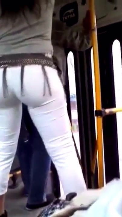 PHAT ASS ON THE TRAIN