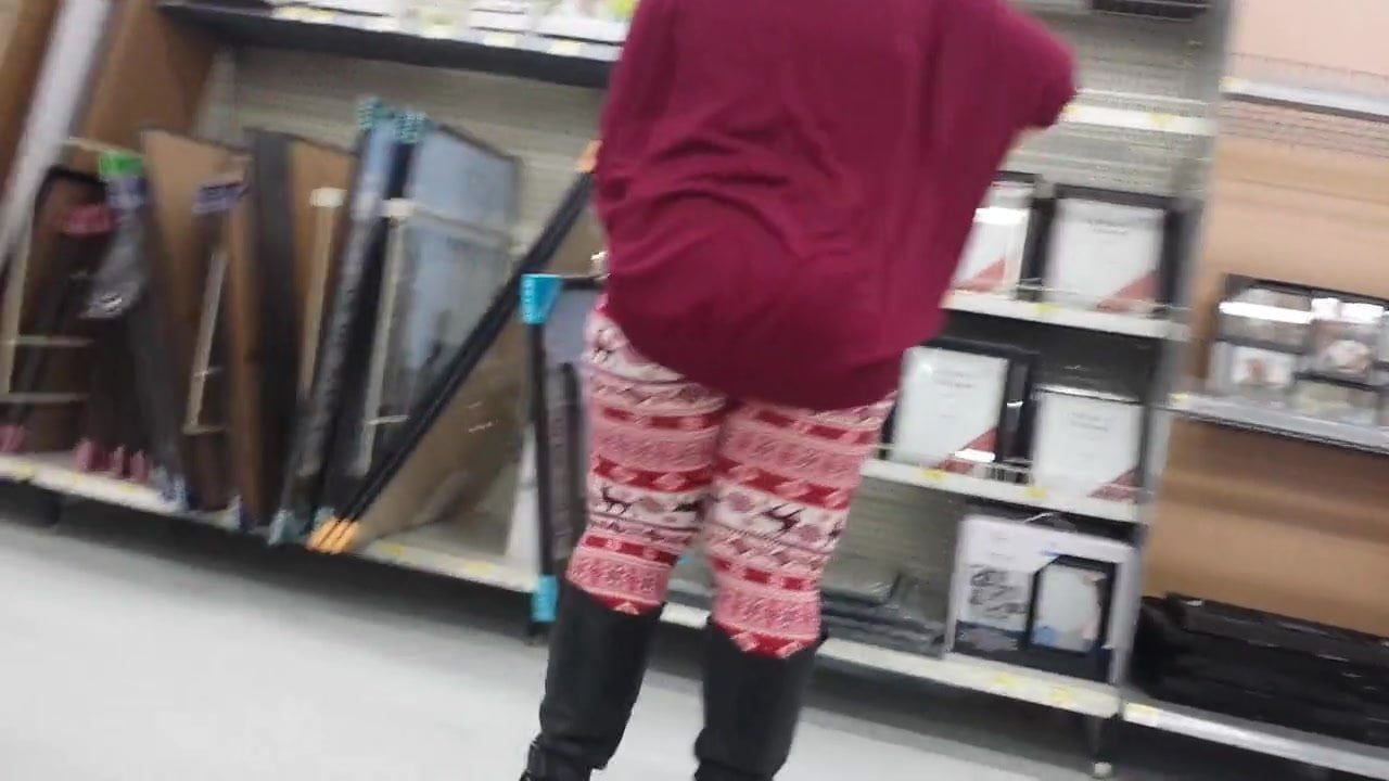 CANDID PAWG REDHEAD BBW IN TIGHTS AND BOOTS PT2