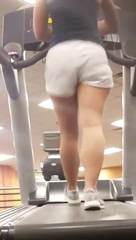 Hot white girl in shorts tread candid