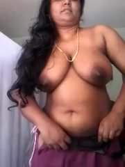 mallu bhabi showing huge nipple
