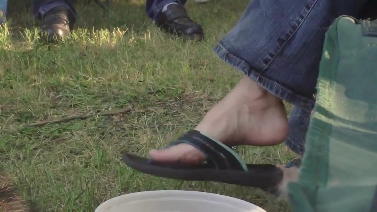 Ex wifes feet in flip flops