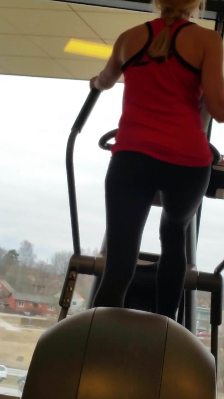 Nice blonde Swedish ass at the gym