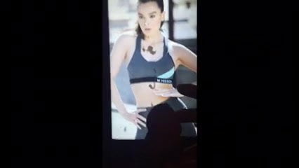 Hailee Steinfeld HOT Outfit Cum Tribute