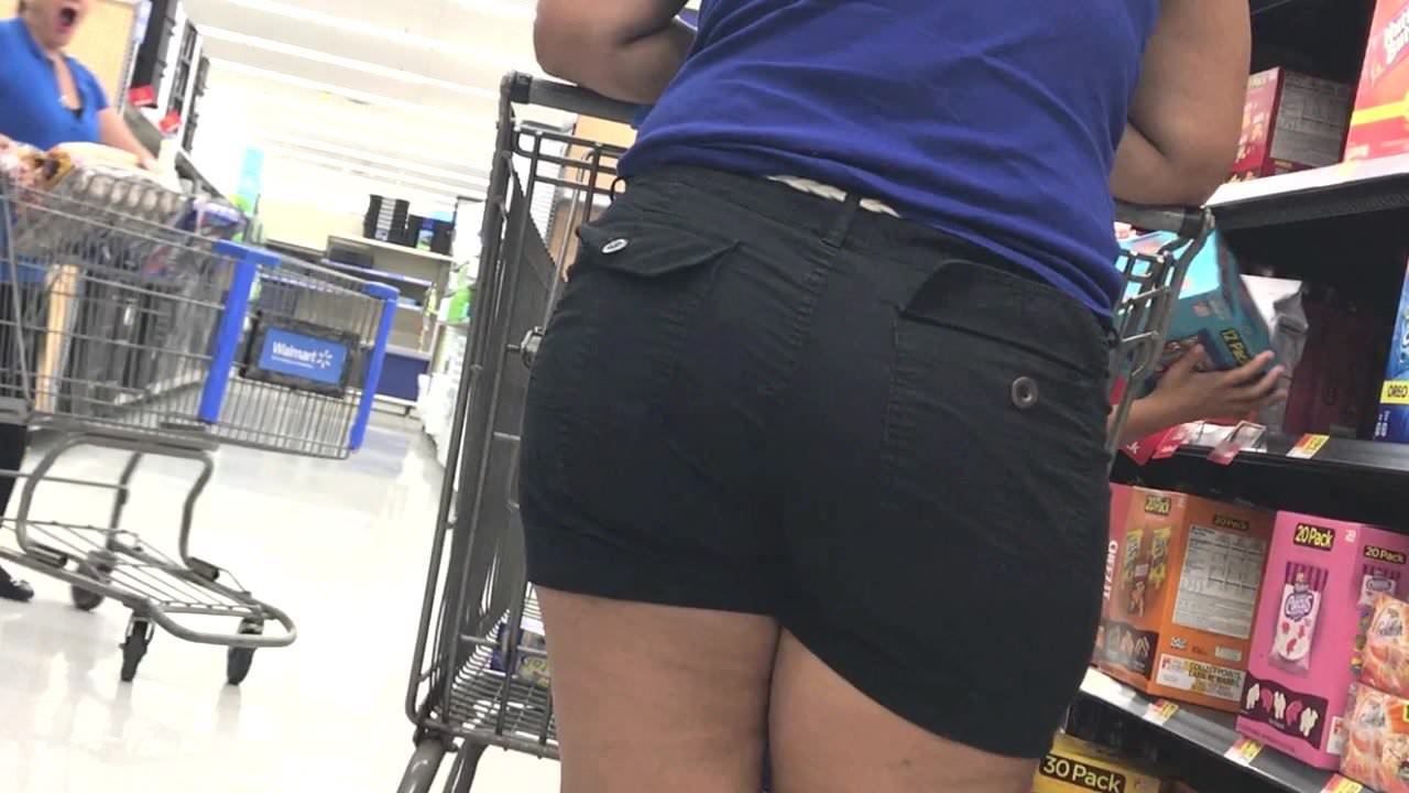 Latina Milf in Shorts With Fat Ass