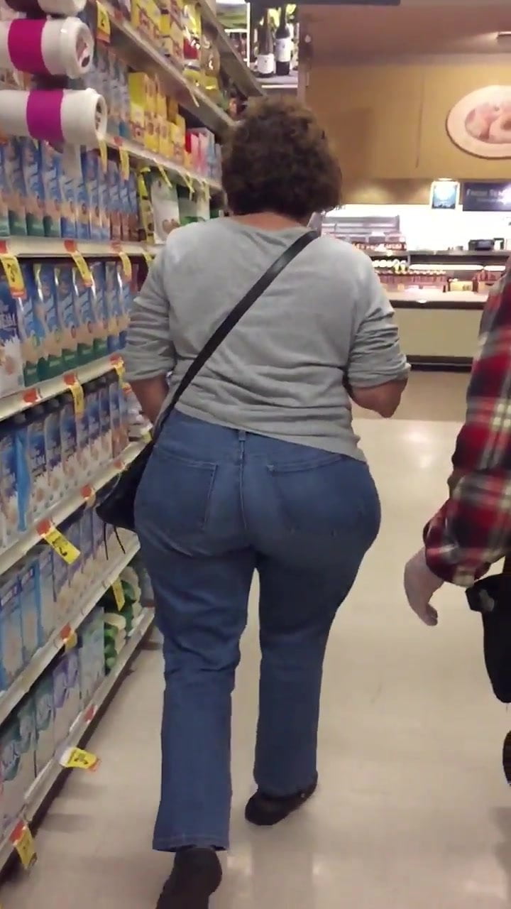 Super WIDE Hips Grocery Store GILF part 1