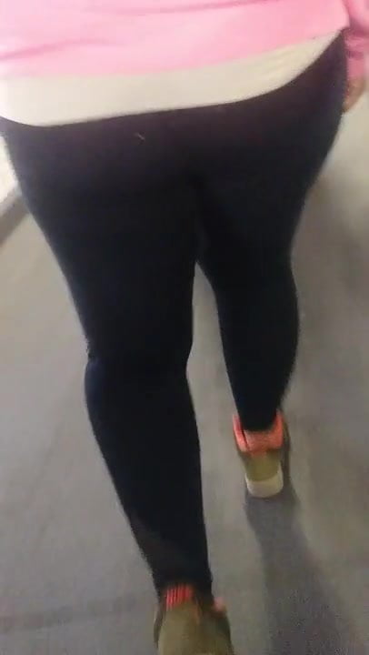 Fat ass white girl leggings flash on 