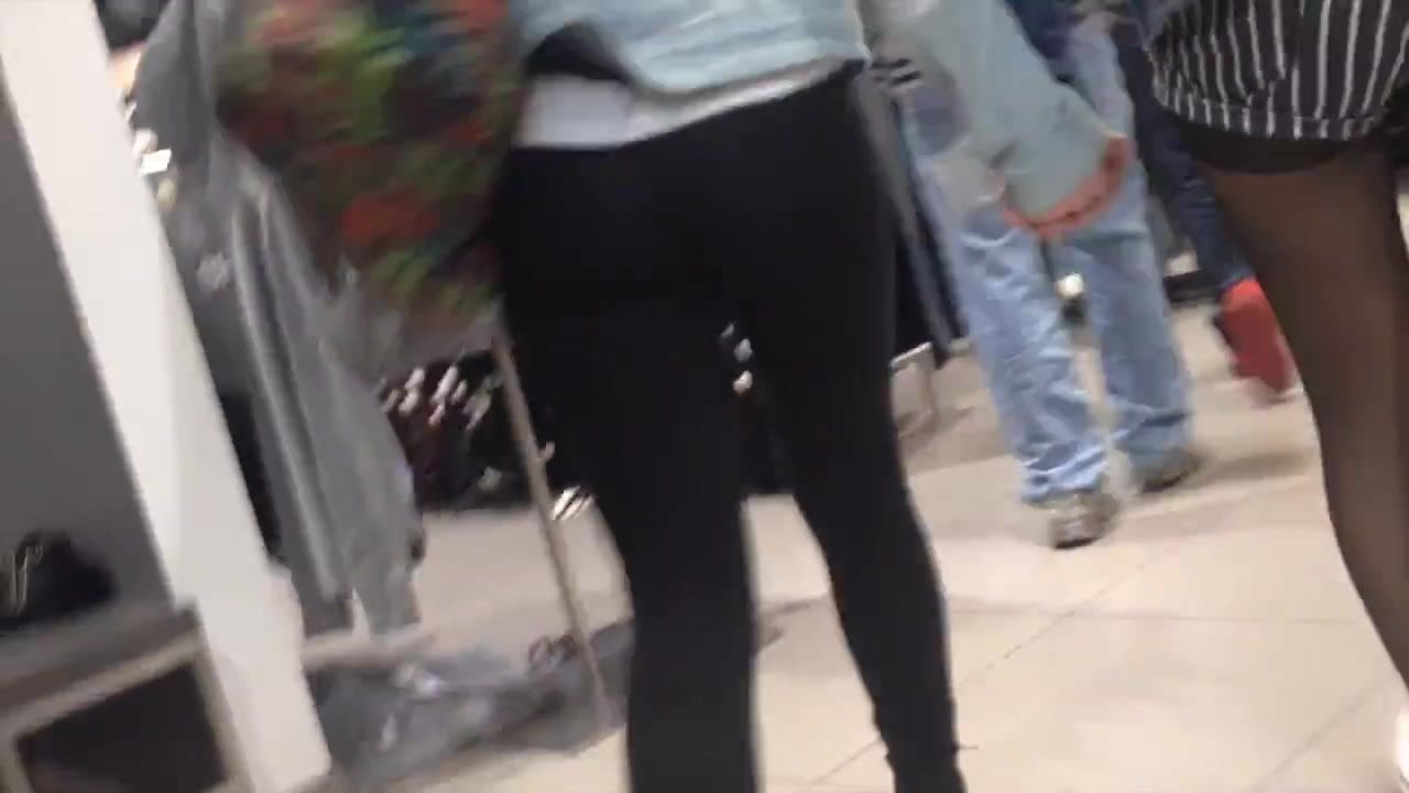 Extremel nice teen ass in black leggings 