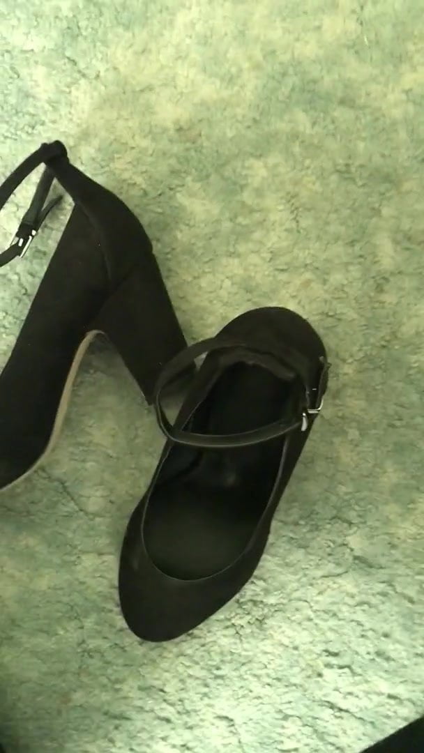 Cum on black heels