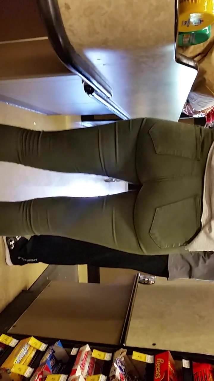 Candid ass leggings 