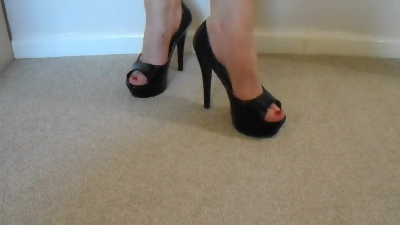 Mates wife show me her heels