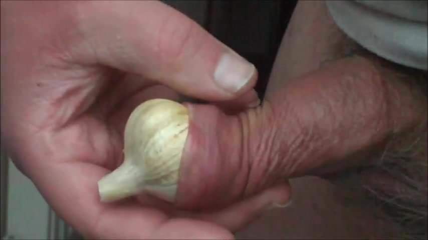 Garlic foreskin