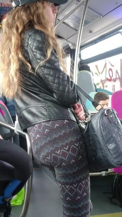 Teen sexy ass in bus