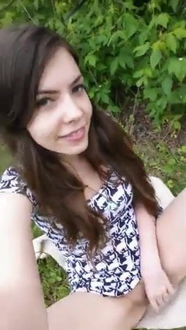 Brunette Teen Shows Her Big Pussy Lips In The Park