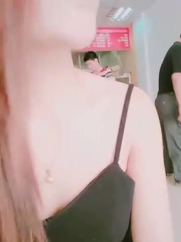 lungkondoi young asian girl flashing pussy in restaurant 