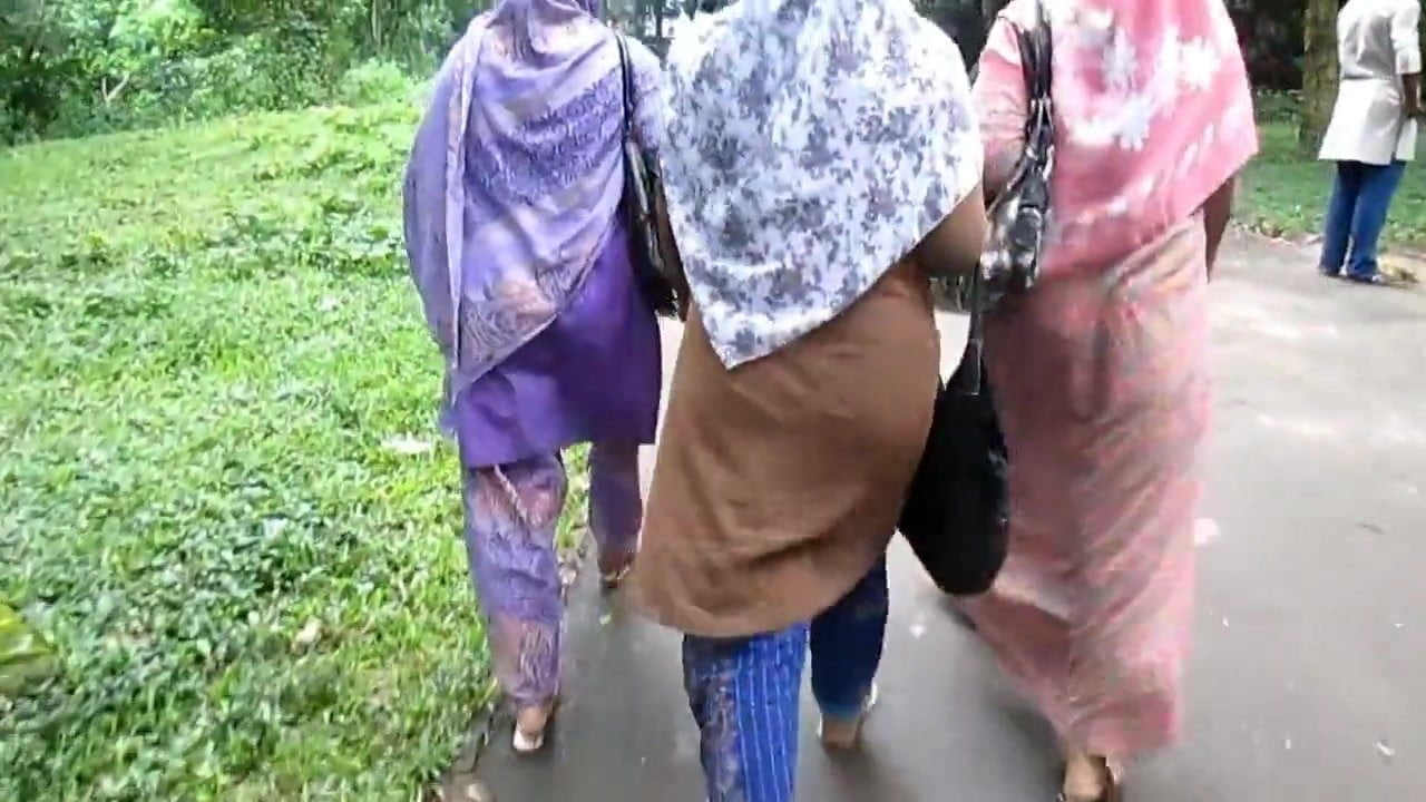 Bangladeshi women from behind