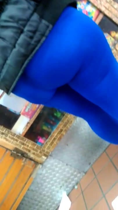 Meat in those royal blue spandex 