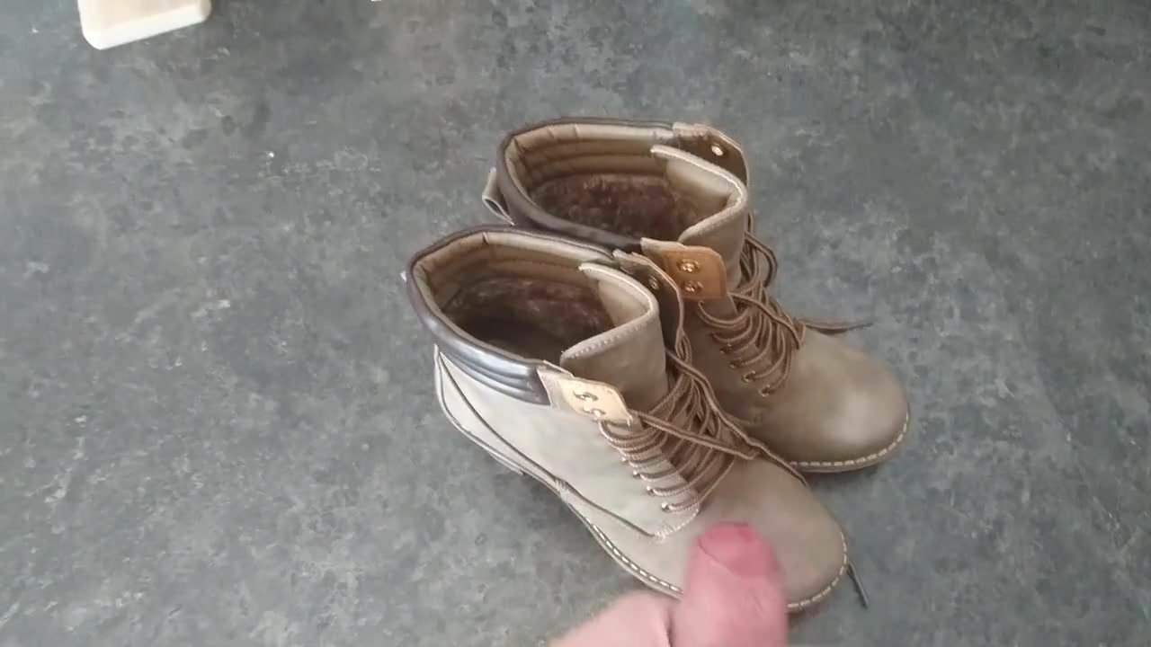 Cum on her Winter boots