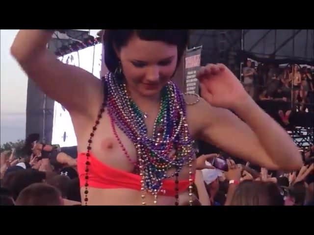 More girls flashing tits at concerts