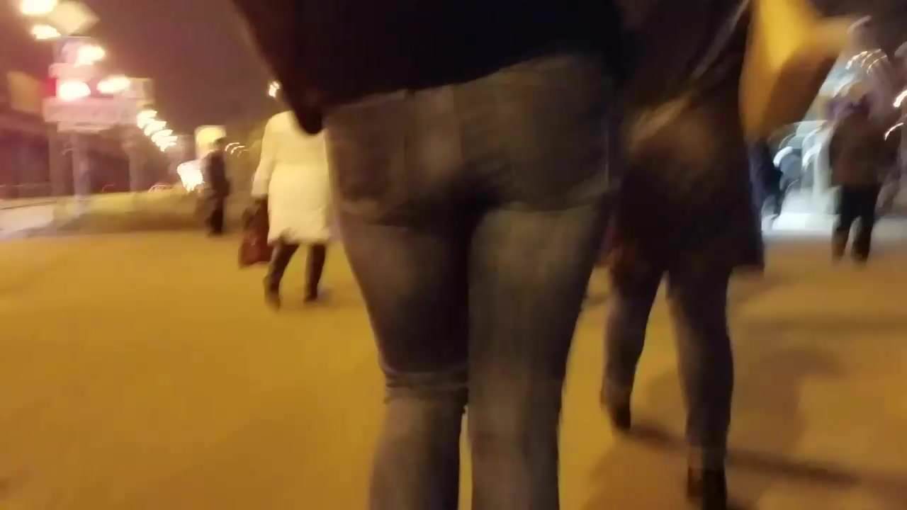 Sweet MILF's ass at the early morning